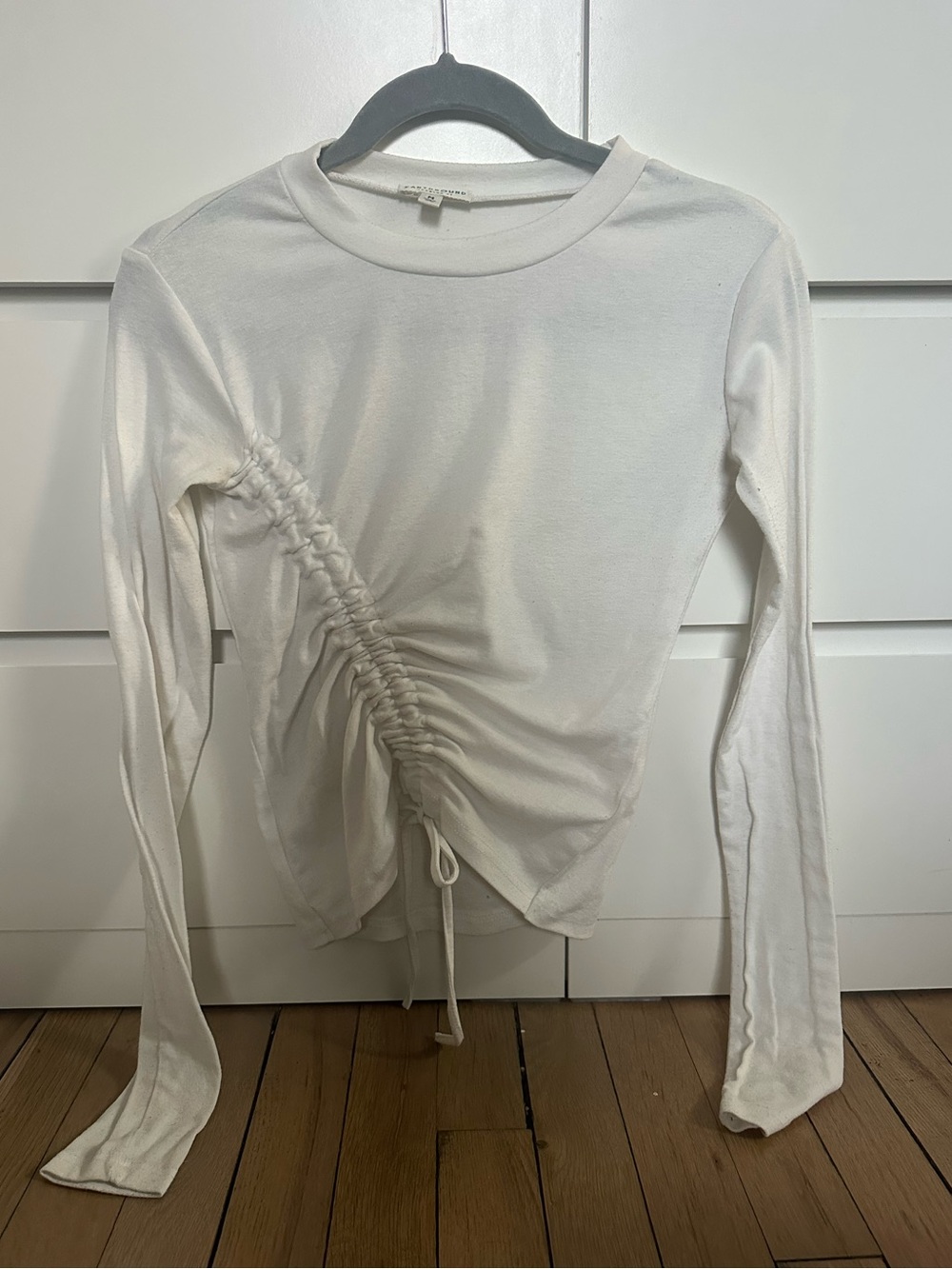 Side-Ruched Long Sleeve Tee in Cream